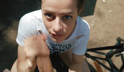Beautiful babe gives head to this lucky dude outdoors
