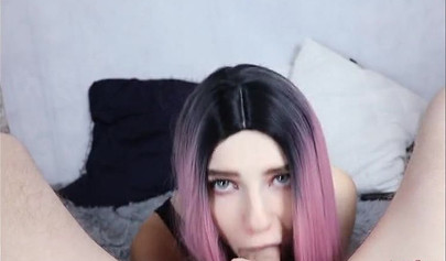 Amateur pink haired hottie gags with that big cock