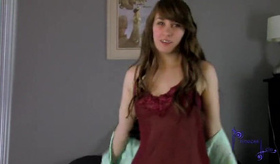 Sexy Princess Leia gets her pussy creampied after a nice cowgirl