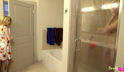 Sexy Elsa Jean and Hannah Hays wants to pleasure that cock together