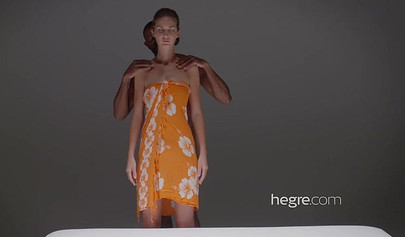 Oily massage with Nikola Hanzalova turns into oral sex