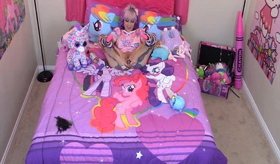 Petite Daizha Morgann fucked doggy style after nasty masturbation