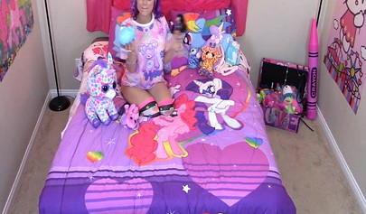 Petite Daizha Morgann fucked doggy style after nasty masturbation