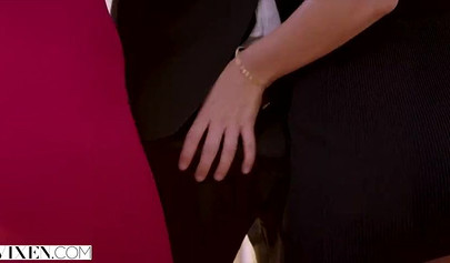 Hotties Alexa Grace & Kenna James suck & fuck curved dick together