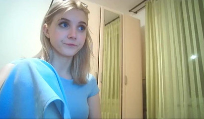 Horny amateur teen fingering her cunt on webcam