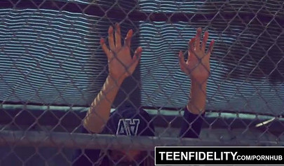 Pussy wrecking and creampie with smoking hot brunette Candice Ferguson