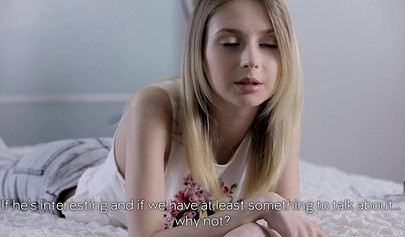 Amateur blonde Goldie Baby masturbates in her interview