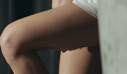 Erotic feet fetish with glamour petite babe Foxy Di