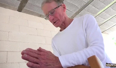 Old dude bangs hot teen nun and enjoys her deepthroat