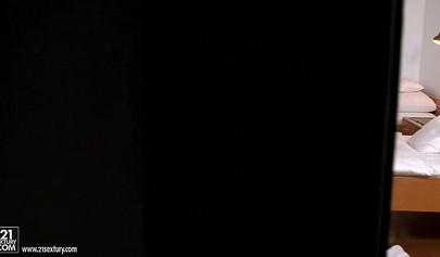 Beautiful hoe Lexie Dona giving blowjob and getting hardcore sex