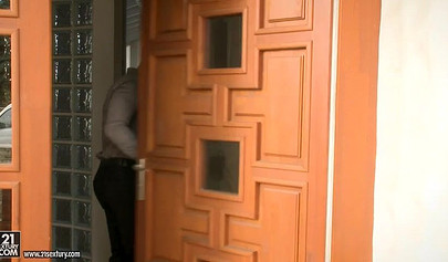 Brunette and petite whore Taylor Sands bangs horny dude