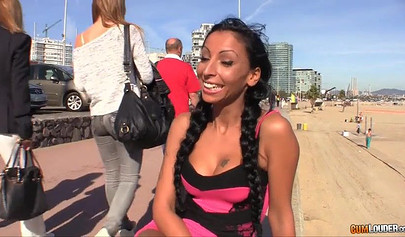 Very attractive brunette hoe fucks lucky dude