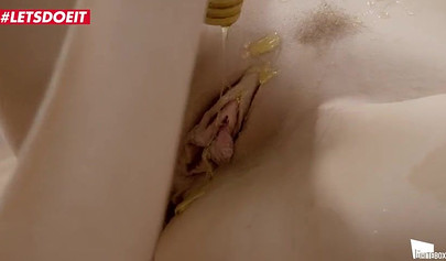 Sensual sex with Russian sisters Arteya Dee and Stacy Cruz