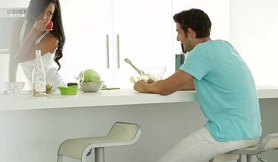 Kinky dude gets Layla Sin's pussy for breakfast