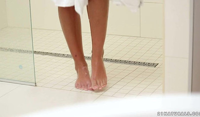 Unbelievable hot bitch Alexis Brill taking dick with pleasure