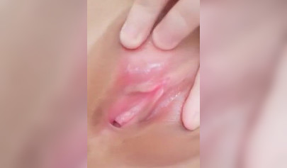Close up pussy rubbing with hot teen slut