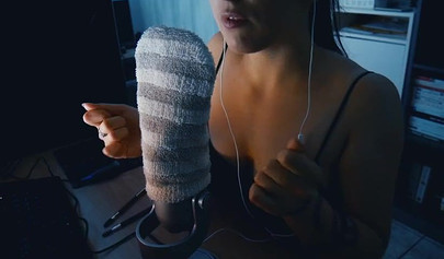 Amateur with big natural tits moans on the mic on the webcam