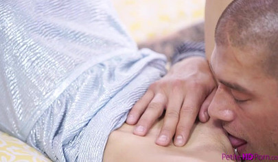 Blonde hottie Halle Von having this dreamy sex before getting cum