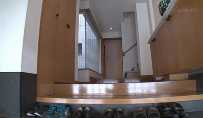 Japanese schoolgirls love to wear mini skirt to expose their underwear