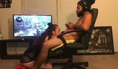 Lucky dude receives a deepthroat blowjob while playing games