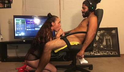 Lucky dude receives a deepthroat blowjob while playing games