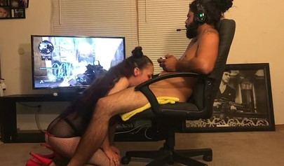 Lucky dude receives a deepthroat blowjob while playing games