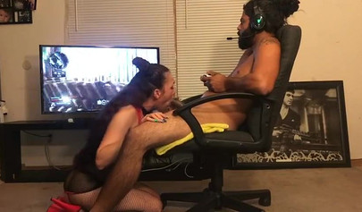 Lucky dude receives a deepthroat blowjob while playing games