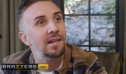 Slim blonde stepdaughter Emma Hix loves big dicks