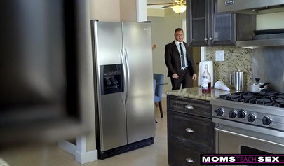 Busty mom Makayla Cox share cock with her stepdaughter Hannah Hays