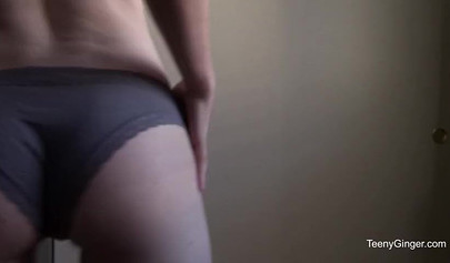 Amateur girl strips off and shows her temping natural body