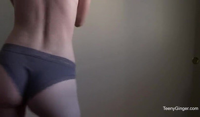 Amateur girl strips off and shows her temping natural body