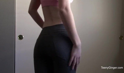 Amateur girl strips off and shows her temping natural body