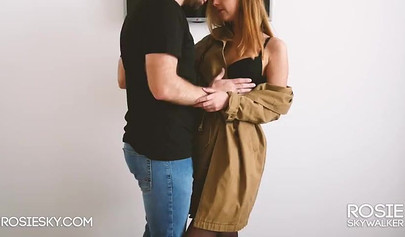 Gorgeous babe in stockings gets pussy banged and takes facial cumshot