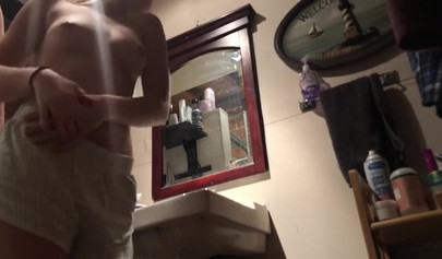 Voyeur cam caught gorgeous blonde babe nude in the bathroom