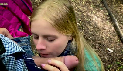 Slutty blonde gives deepthroat blowjob in a park for money