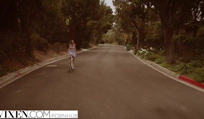 Gorgeous blondes Alexa Grace and Kendra Sunderland in a hot threesome