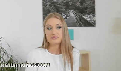 Blonde teen Tiffany Tatum seduces guy with her smoking hot ass