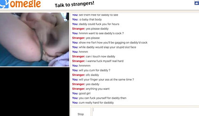 Amateur brunette with big sexy ass exposes her nude body on webcam