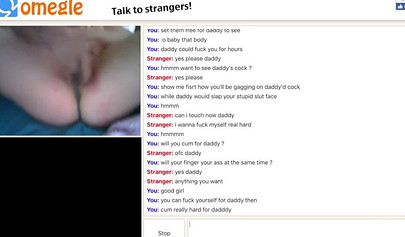 Amateur brunette with big sexy ass exposes her nude body on webcam