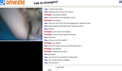 Amateur brunette with big sexy ass exposes her nude body on webcam