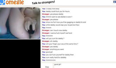 Amateur brunette with big sexy ass exposes her nude body on webcam