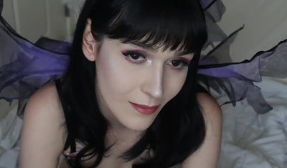 Amateur webcam girl showing her deepthroat skills with fat dildo