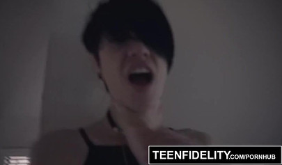 Short haired stunner Cadey Mercury gets roughly banged in bed