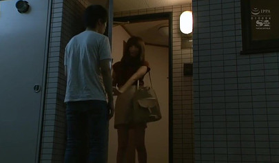 Petite Asian teen got her shaved pussy pounded on the bed