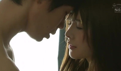 Petite Asian teen got her shaved pussy pounded on the bed