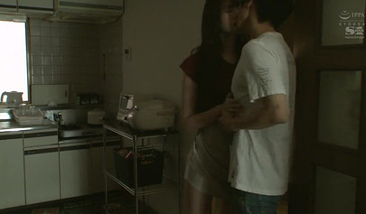 Petite Asian teen got her shaved pussy pounded on the bed