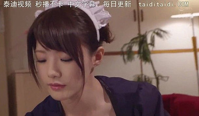 Очаровательная японская горничная играет с секс-игрушками и скачет на мужчинах постарше