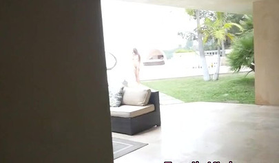 Amateur nubile hooks up with stepbrother and tastes his yummy thick cum