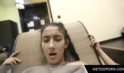 Petite teenage babe gets her pussy licked before enjoying some hardcore fucking