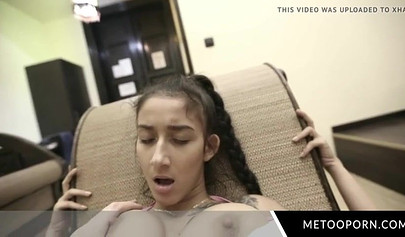 Petite teenage babe gets her pussy licked before enjoying some hardcore fucking